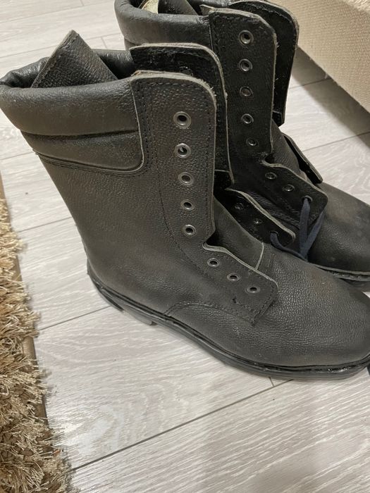 Vând bocanci barbati, noi, impecabili sau schimb