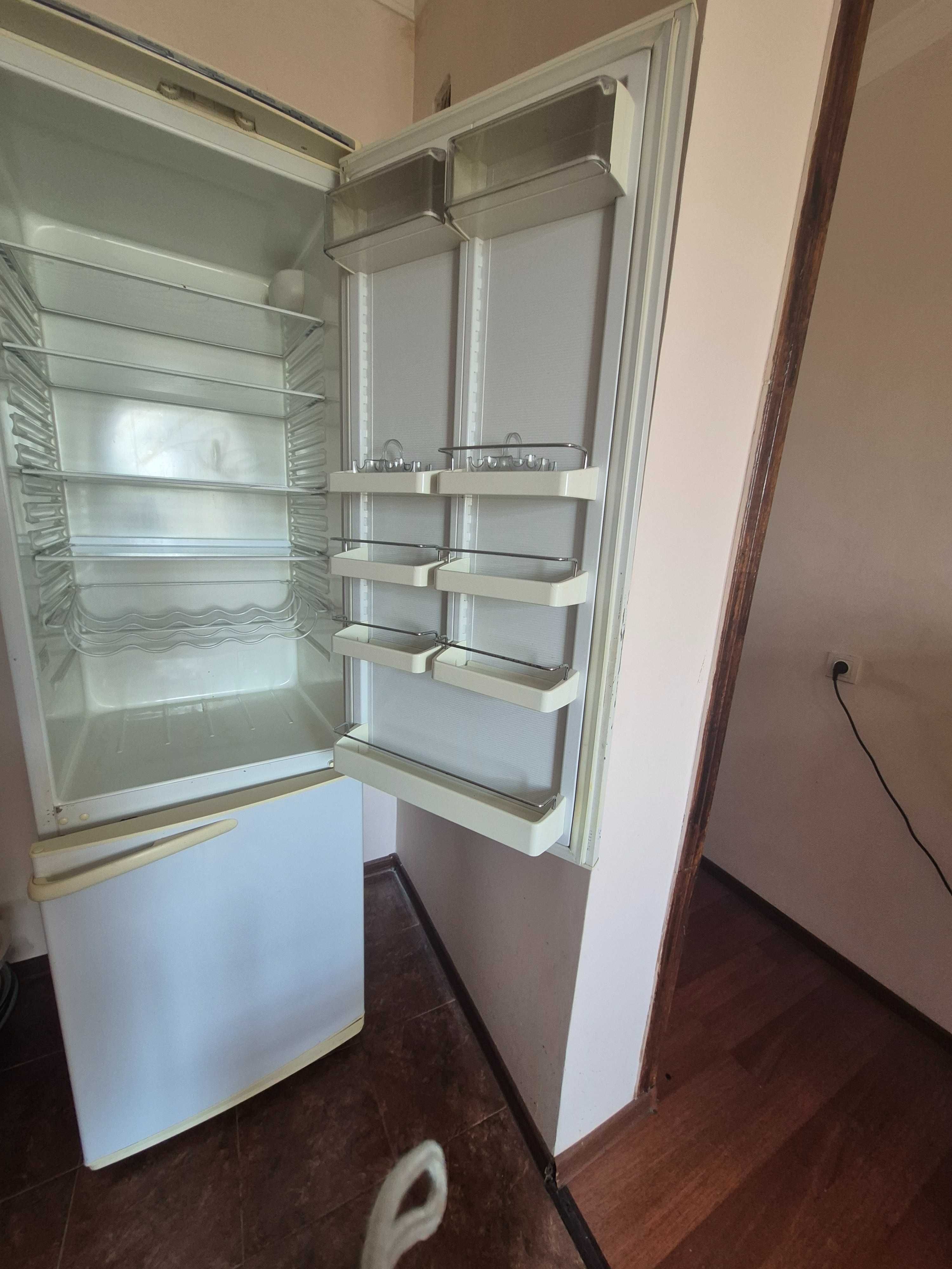 Продам бу холодильник Атлант