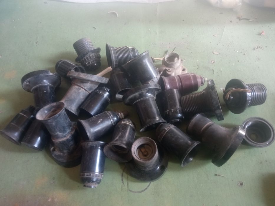 Патроны для ламп.