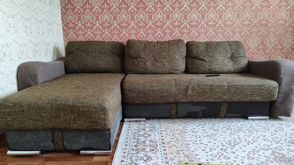 Продаем диван угловой