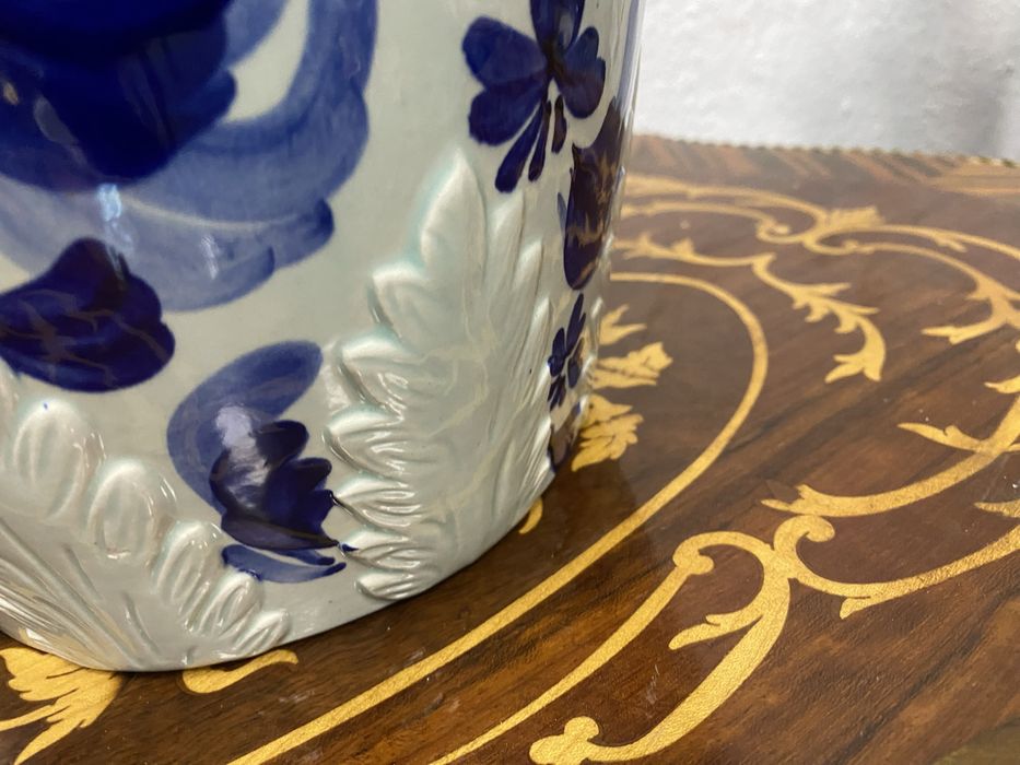 Голяма порцеланова ваза от белгия