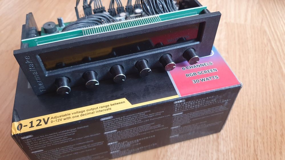 Thermaltake Commander F6 RGB LCD Multi Fan Controller