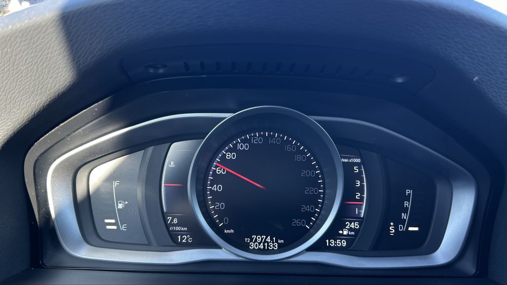 Продавам Volvo V60