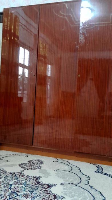 Shkaf va trumo sotiladi