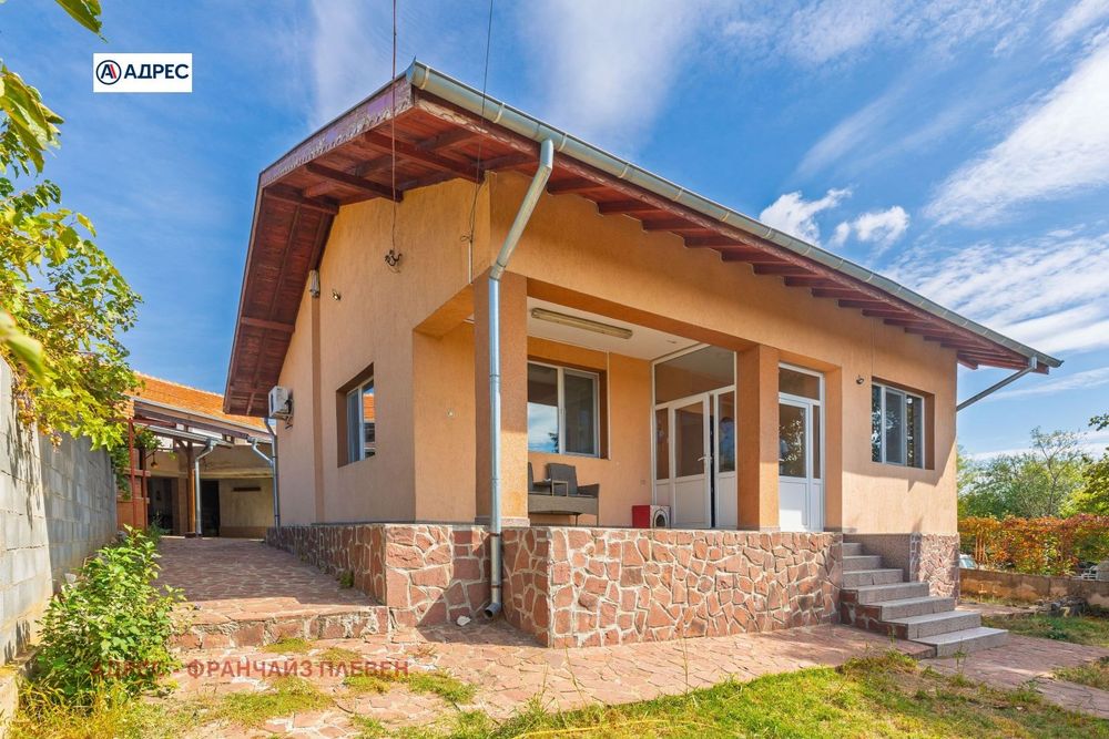 Къща в Плевен, област-с.Брестовец площ 206 цена 665