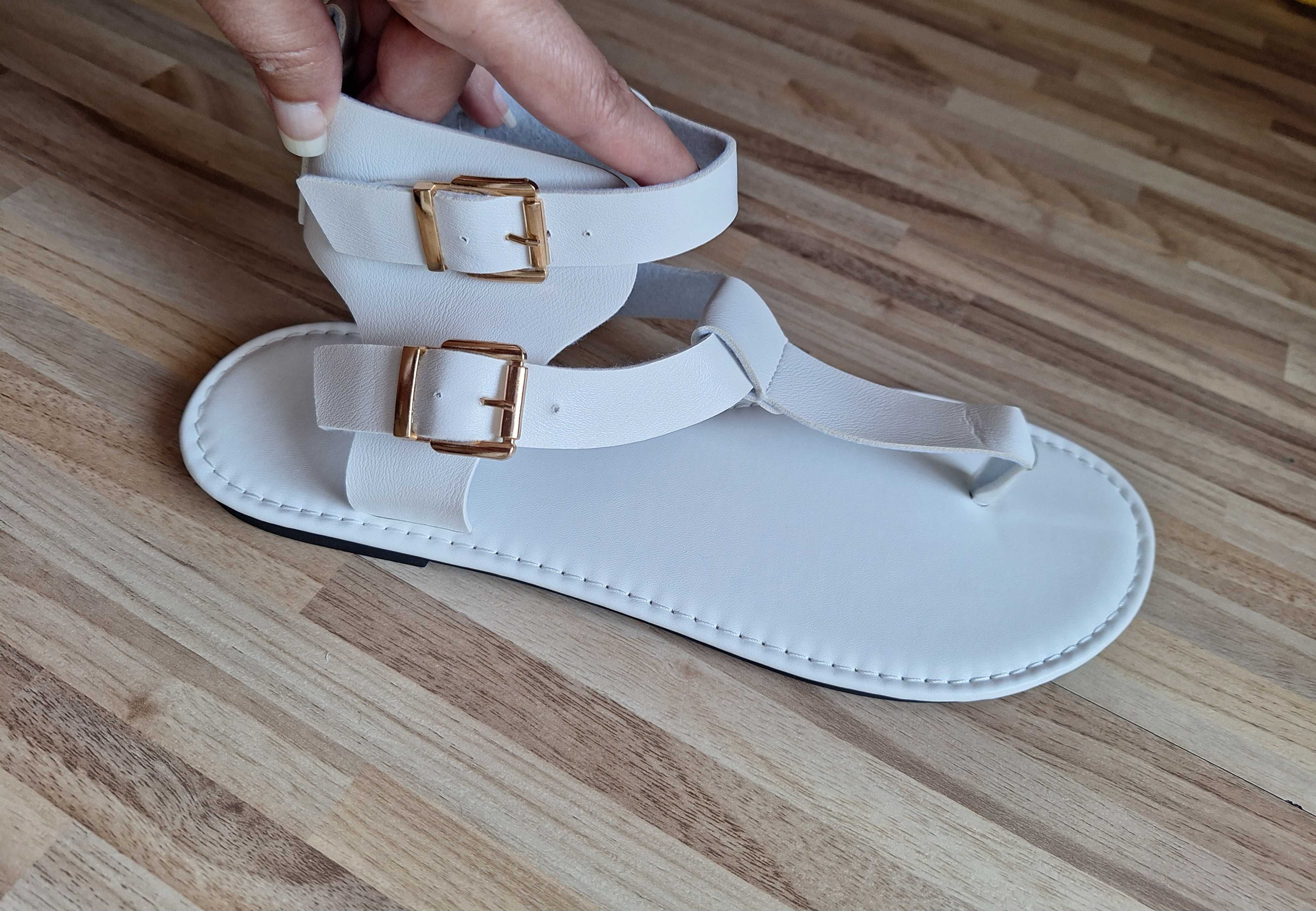 Дамски кожени сандали бели и черни