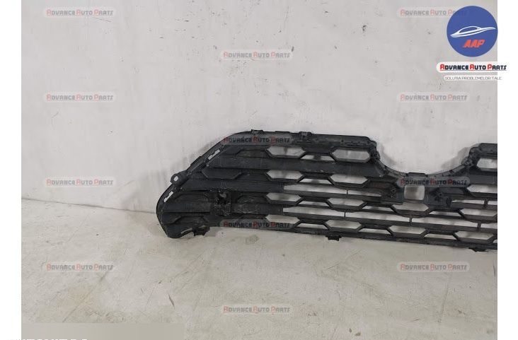 Централна решетка на радиатора Предна броня оригинална със сензори Той