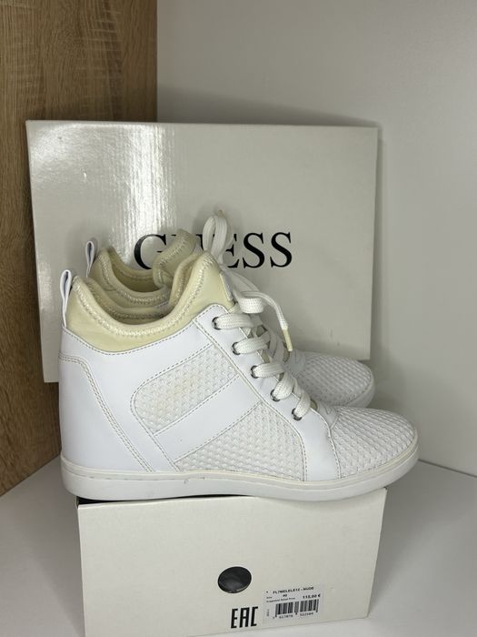 Бели кецове Guess