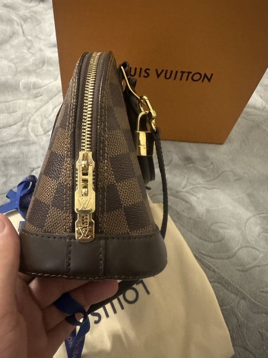 Vand geanta louis vuitton originla in stare impecabila.