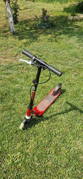 Vând trotineta pentru copii 2 bucăți.