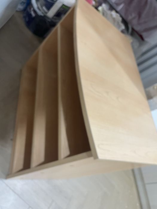 Продам тумбочку и стол