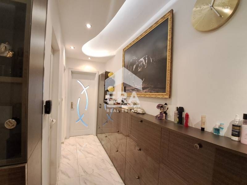 Продава се Четиристаен апартамент в Варна, Окръжна болница - 135 кв.м за 1741 €/кв.м - Снимка #7