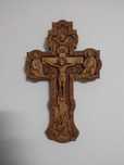 Cruce sculptata in lemn
