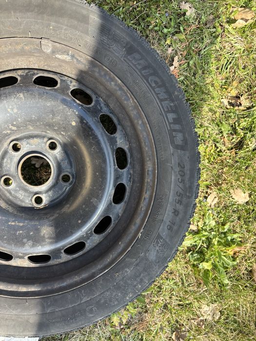 Vand 4 roti 205, 55, R16 jante otel cu cauciucuri de iarna Michelin Al