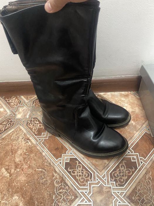 Продам зимние сапоги 3000