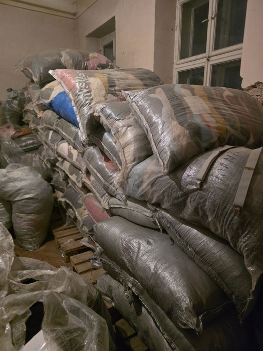 Marfa targ pulovere geci groase