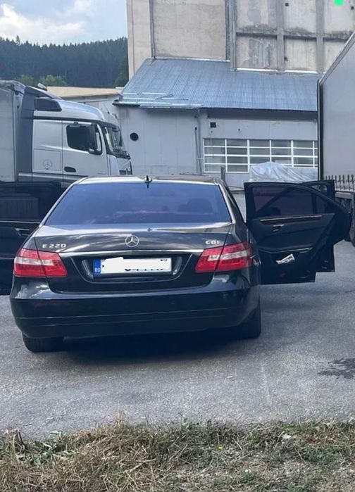 Vand Mercedes Benz E Class Blue