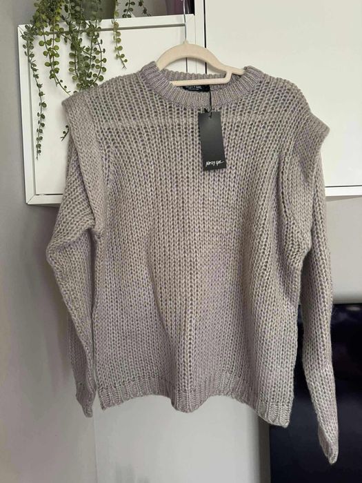 Пуловер в сиво NASTY GAL