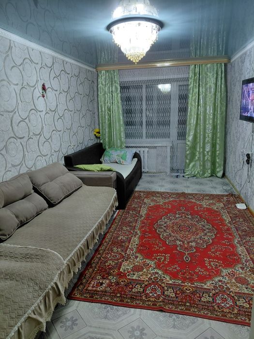 Сдам 2 ком.квартиру по суточно в районе рынка.