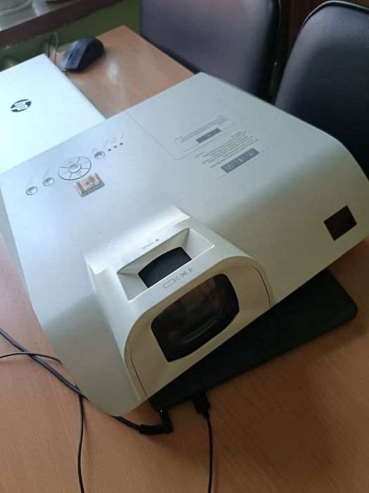 Продаю проектор Эрсон.