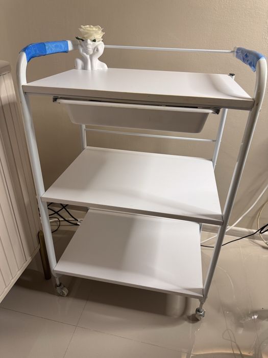 Ucenic cosmetic -salon cu 3 etajere