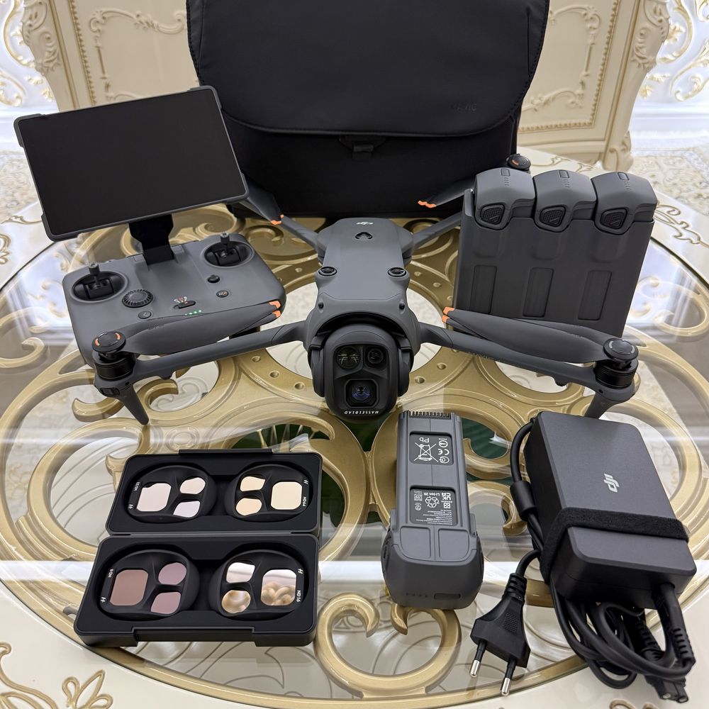 Дрон DJI Mavic 4 Pro Creator Combo (DJI RC Pro 2)