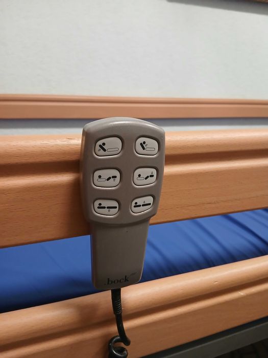 Легло за болни,инвалиди,много удобно за ползване,електрично управление