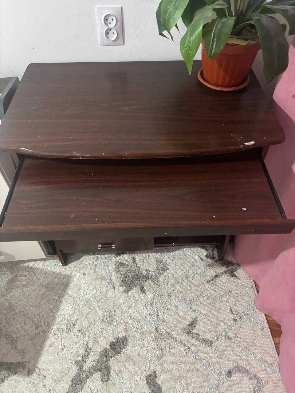 Продам стол  ( парта)
