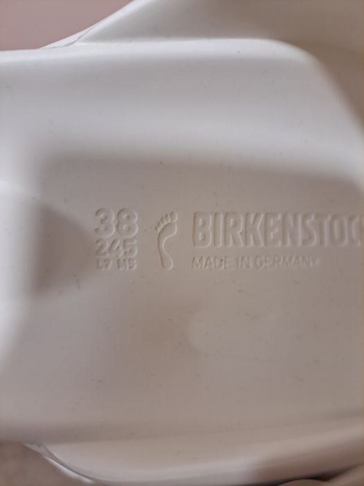 Бели дамски чехли Birkenstock
