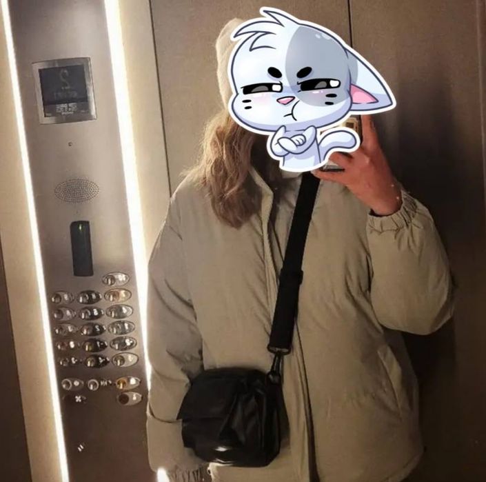 Продам куртку белую