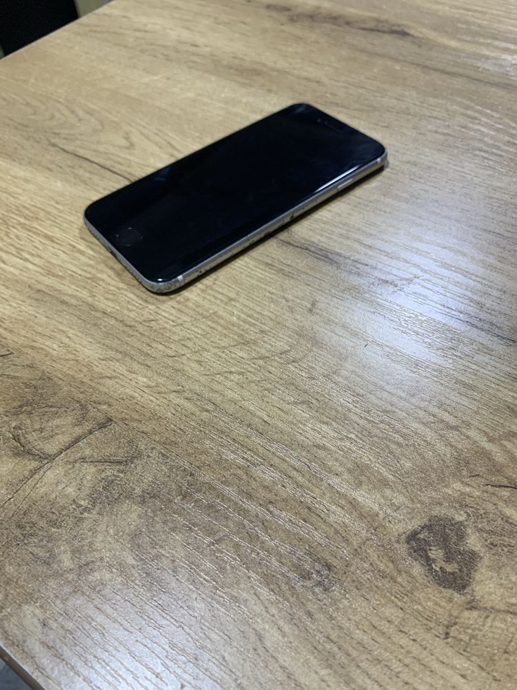 Iphone se по договорному цену