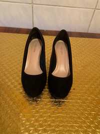 Продам туфли женские модел. из замши черного цвета (сделано в Италии)