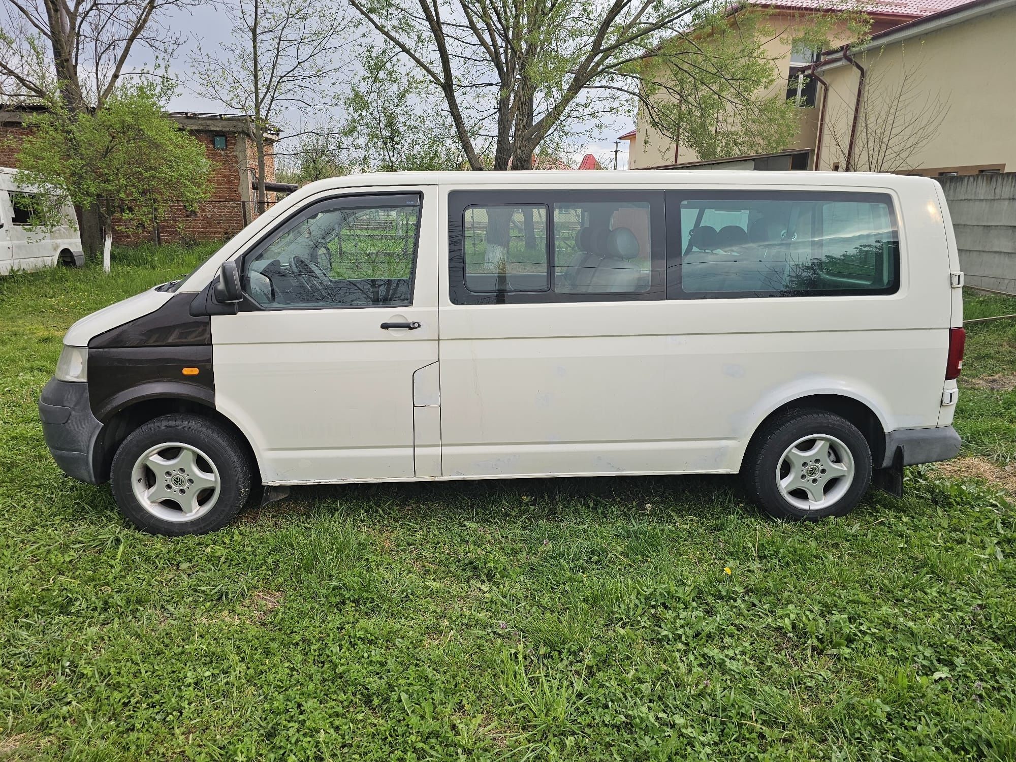 De vânzare Volskwagen T5, 8+1 locuri,