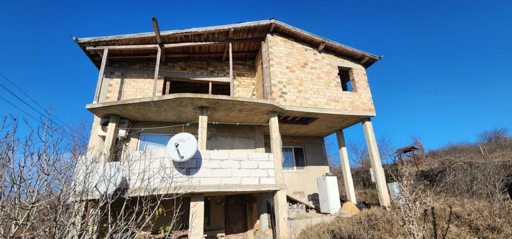 Продавам къща село константиново