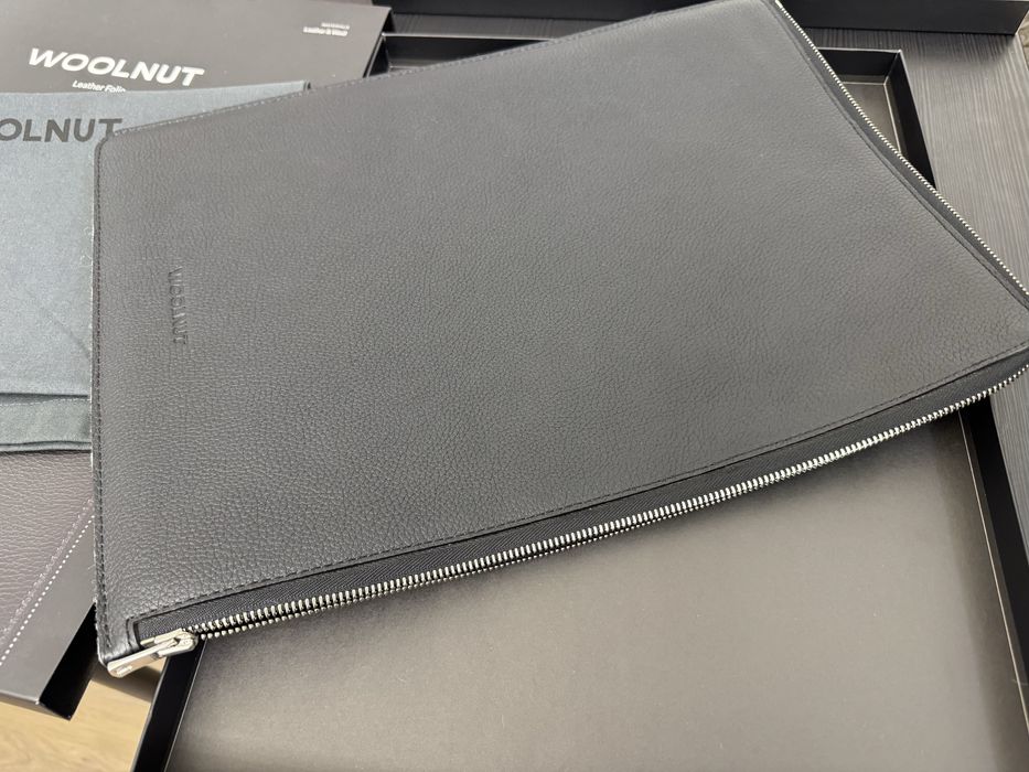 Husa din piele premium, pentru Macbook Pro 16’ - WOOLNUT