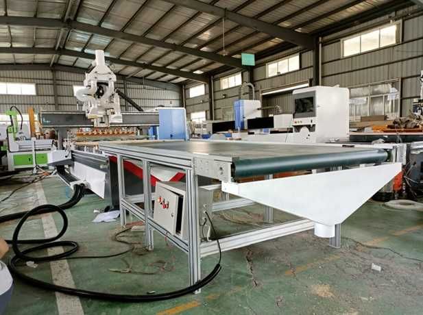 4-осевой фрезерно-гравировальный станок с ЧПУ 1325 с пакетом сверления