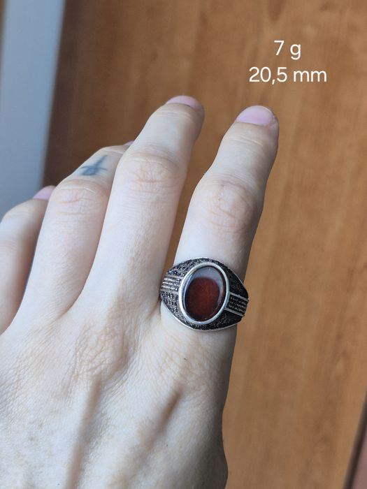 Inel din argint cu piatra rosie