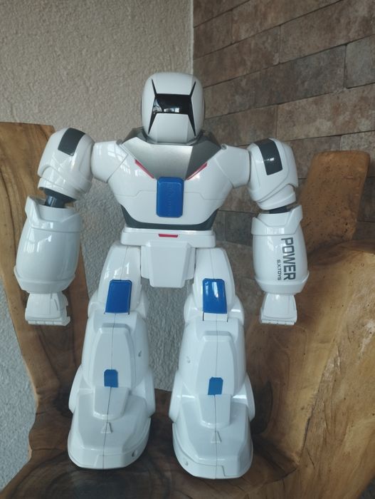 Robot inteligent cu telecomandă-jucărie educativă