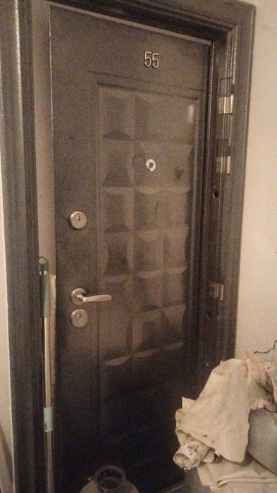 Железная дверь входная.