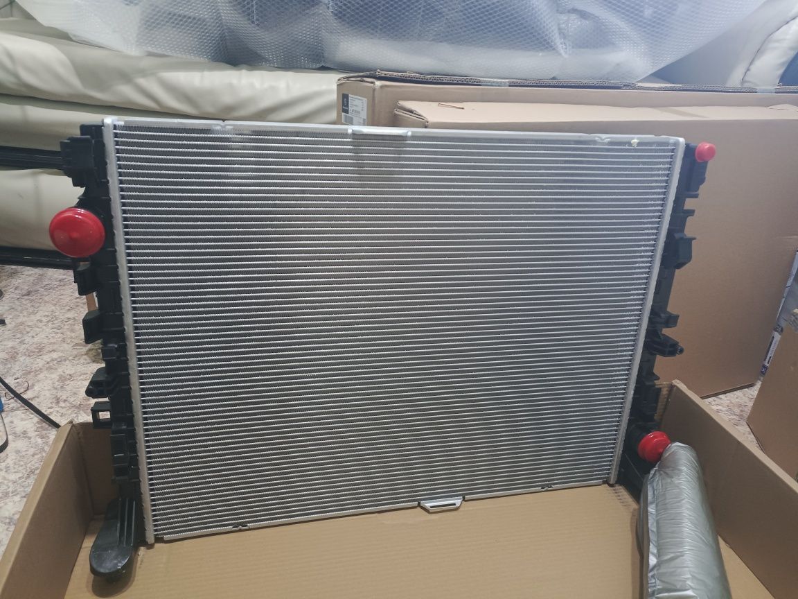 Радиатор Мерседес W218 CLS W205 W213 W212
