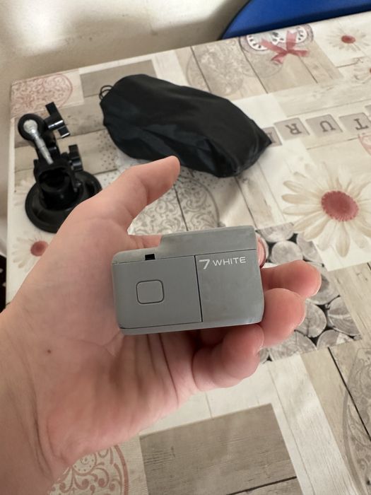 Vand GoPro Hero 7 white cu accesorii