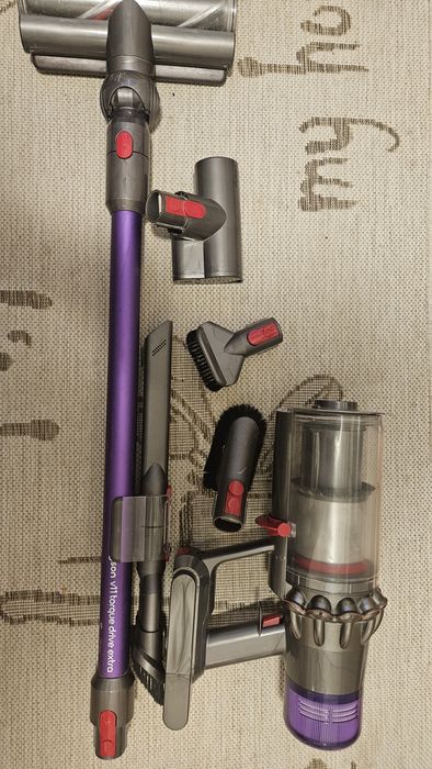Aspirator Dyson v11