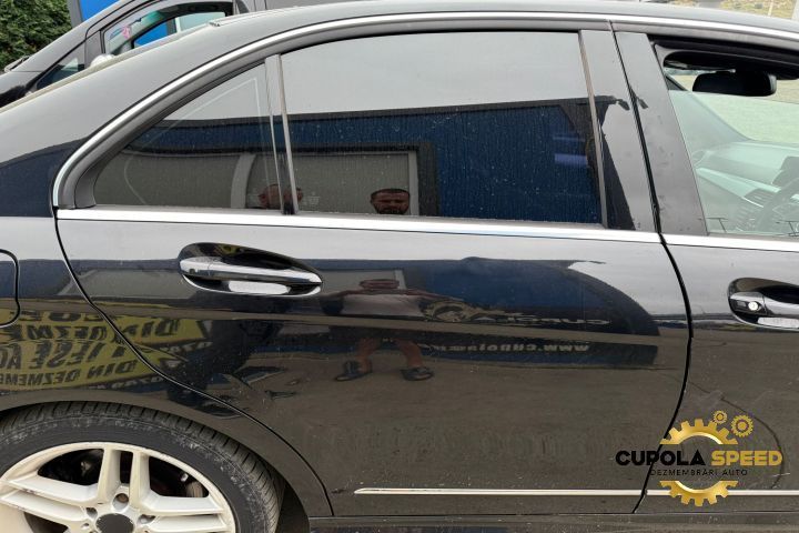Usa / Portiera spate dreapta culoare 197 Negru Obsidian Mercedes-Benz