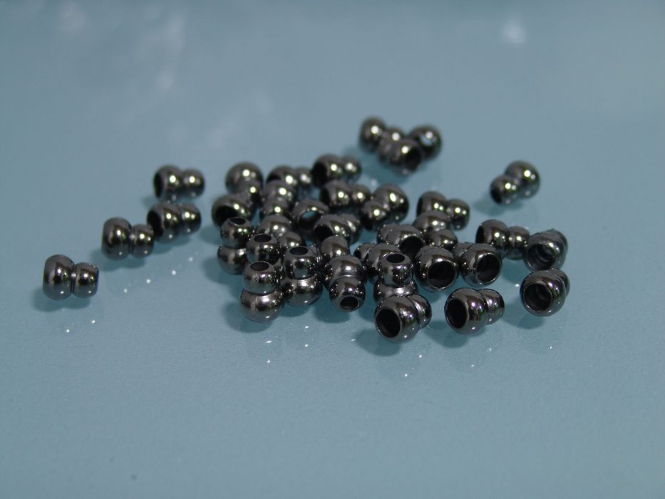 Продаю фурнитуру для кожи. Кнопки, магниты, карабины  всё в наличии.