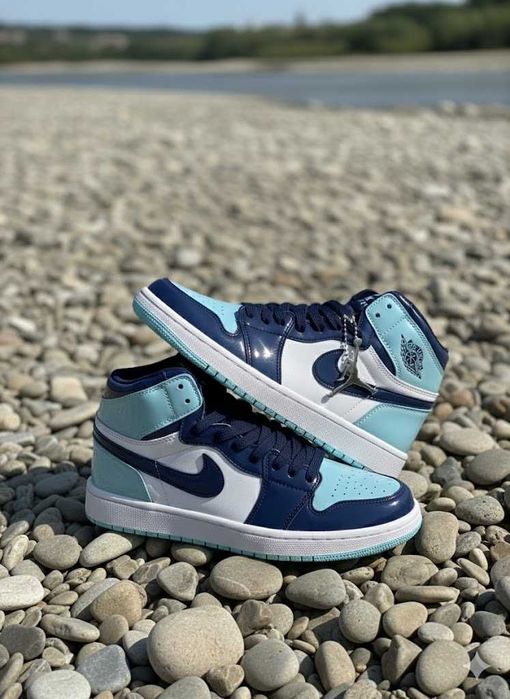 Jordan 1 Mid UNC Blue