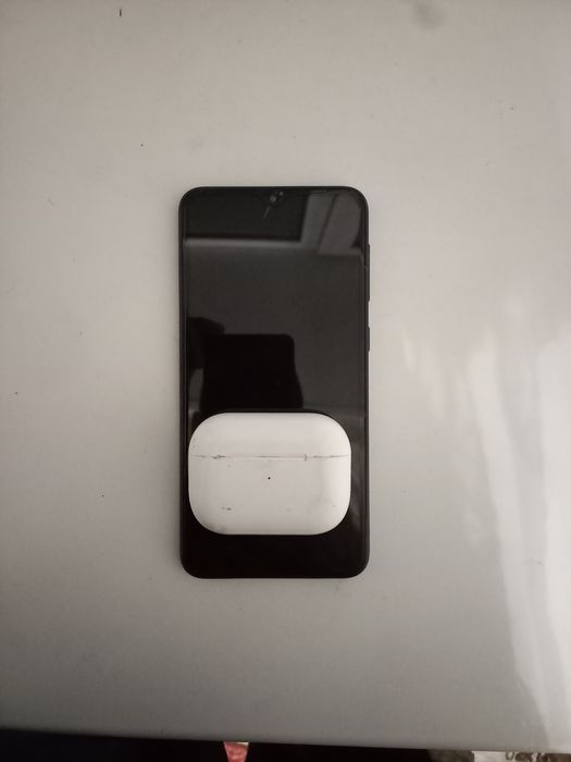 Продаю самсунг а10 айрподс в подарок