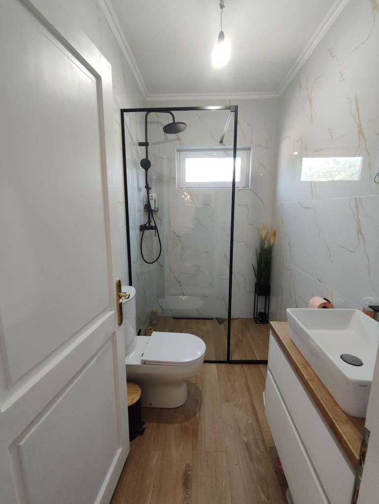 Casă renovată + spațiu multifuncțional (laborator/birou/locuință)