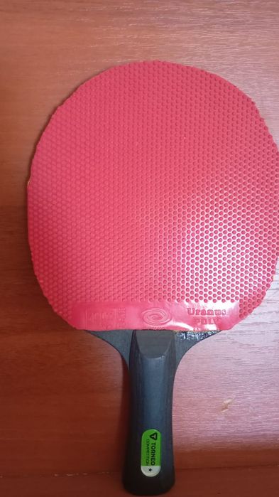 Продам теннисную ракетку с чехлом