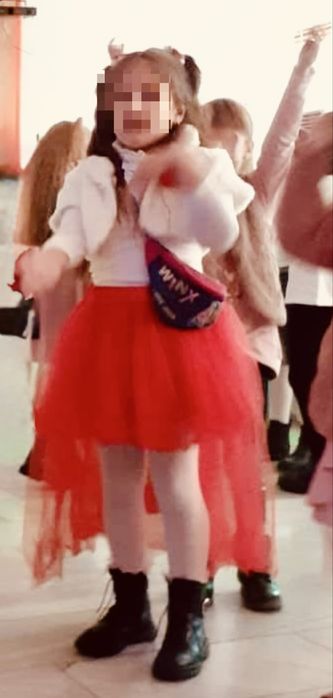 Червена поличка асиметрична