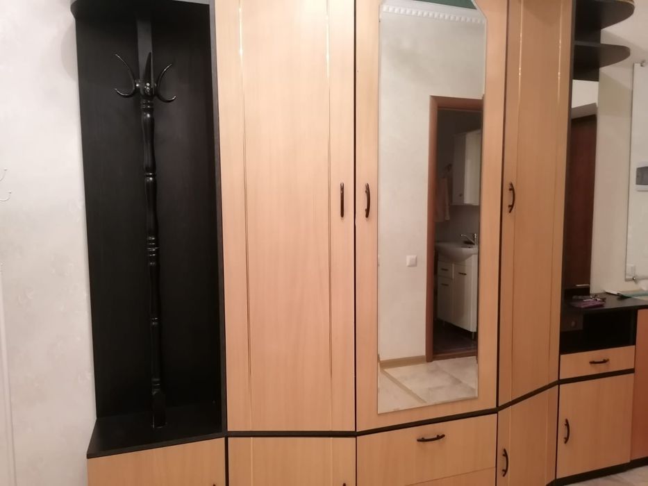 Срочно продам шкаф для прихожей!